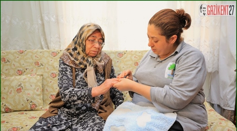 &lsquo;Vefa Hizmeti&rsquo; yaşlıların y&uuml;z&uuml;n&uuml; g&uuml;ld&uuml;r&uuml;yor