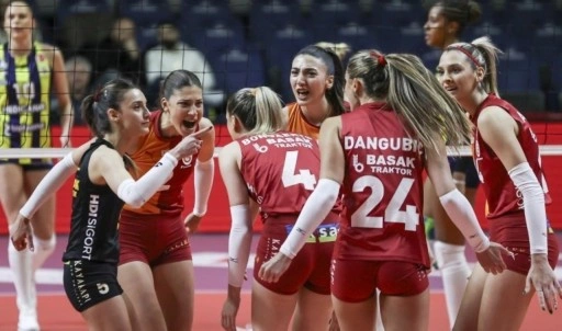Yandaş medya İlkin Aydın'ı hedef gösterdi: Milli oyuncudan sessiz protesto!