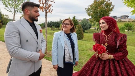 Yeni evlenen çiftlere ücretsiz fotoğraf çekimi 