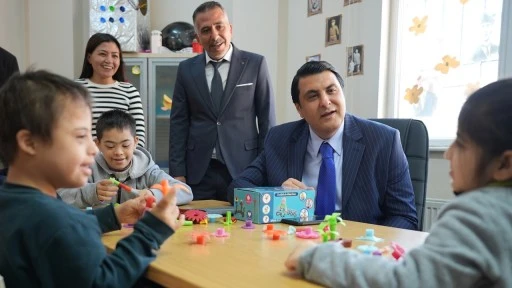 Yılmaz'dan, özel gereksinimli çocuklarla buluştu