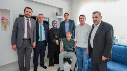 Yılmaz, engelli vatandaşları evlerinde ziyaret etti