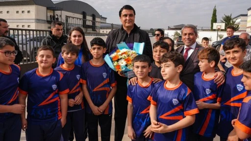 Yılmaz, lise ve üniversite öğrencileriyle bir araya geldi