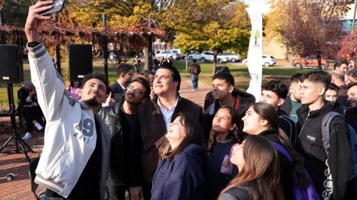 Yılmaz, öğrencilerle kampüste bir araya geldi