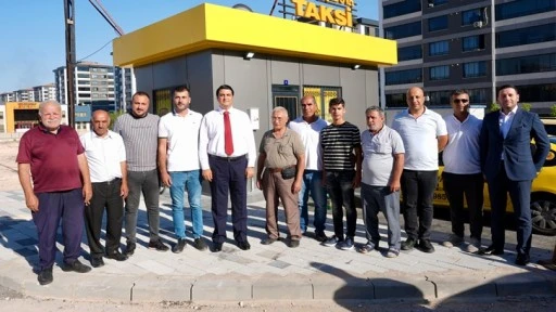 Yılmaz, taksi duraklarını ziyaret etti