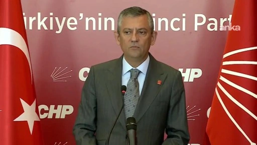 Zafer Partisi Genel Başkanı Ümit Özdağ, CHP Genel Başkanı Özgür Özel'i ziyaret etti