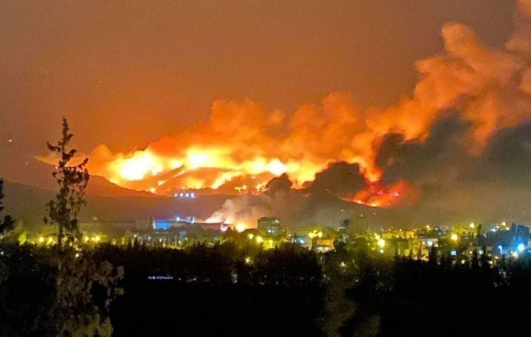 HATAY&#039;DA ALEVLER EVLERE SIÇRADI