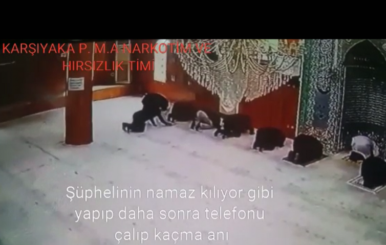 CAMİDE NAMAZ KILAN VATANDAŞIN TELEFONUNU BÖYLE ÇALDI!..