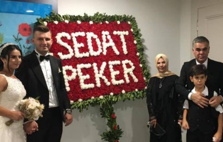 SEDAT PEKER&#039;DEN 80 BİN LİRALIK HEDİYE ALDIĞI GÖRÜNTÜLER ORTAYA ÇIKTI!