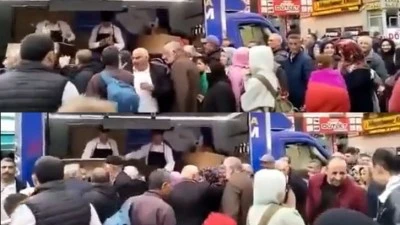 AKP BEDAVA EKMEK DAĞITTI