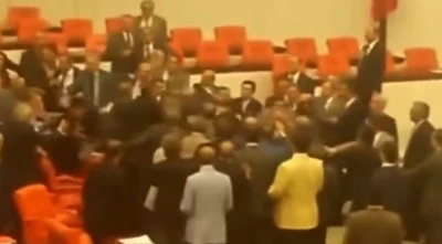 AKP'LİLER SİNAN OĞAN'I BÖYLE YUMRUKLAMIŞTI