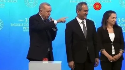 ERDOĞAN: SEN PEK ENGELLİYE BENZEMİYORSUN!